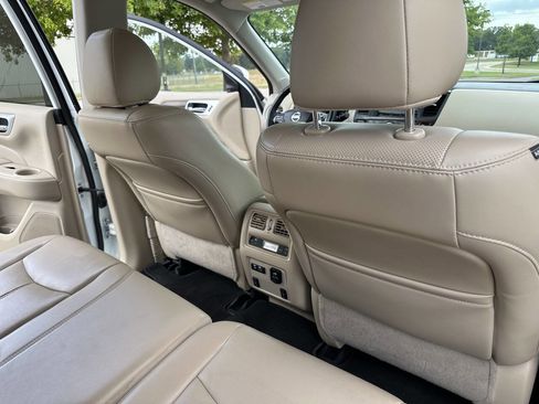 Used 2019 Nissan Pathfinder Platinum w/ Cargo Package image 15