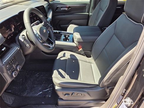 New 2025 Chevrolet Suburban Premier image 6