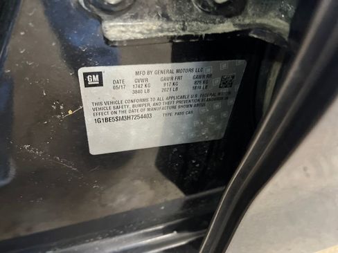 Used 2017 Chevrolet Cruze LT w/ Convenience Package image 30