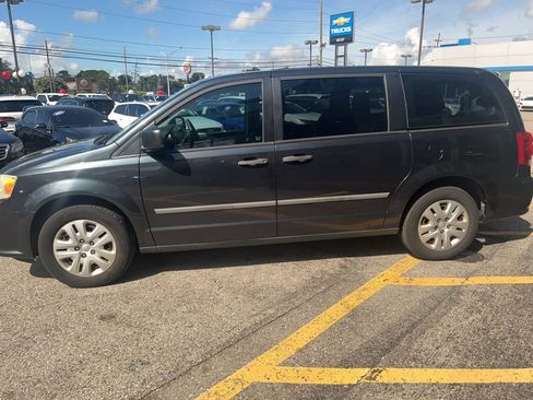 Used 2014 Dodge Grand Caravan American Value Package FWD image 2