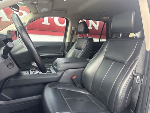 Used 2024 Ford Expedition XLT image 11