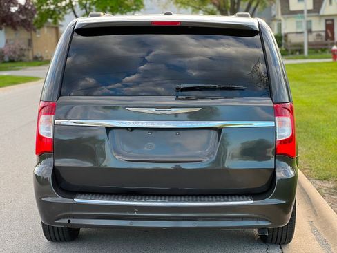 Used 2011 Chrysler Town & Country Touring-L w/ Entertainment Group #2 image 7