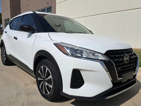 Used 2021 Nissan Kicks S FWD image 4