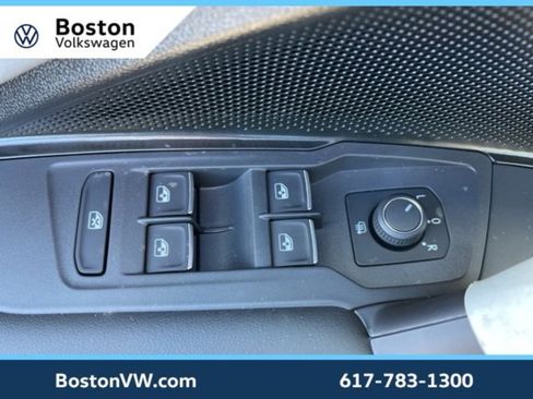 New 2026 Volkswagen Tiguan SE image 28