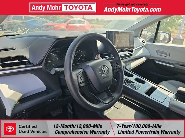Certified 2025 Toyota Sienna LE FWD image 9
