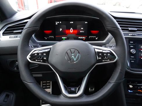 Used 2022 Volkswagen Tiguan SE R-Line image 18