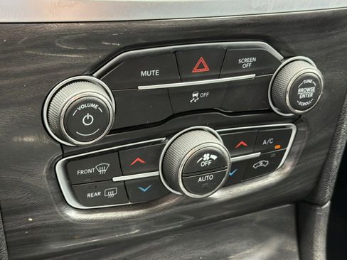 Used 2019 Chrysler 300 Touring L w/ Quick Order Package 22F image 18