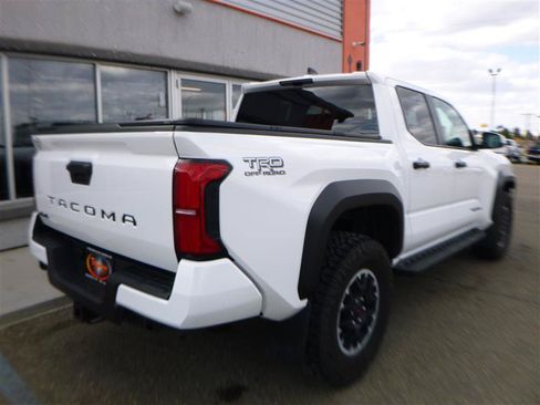 Used 2025 Toyota Tacoma TRD Off-Road AWD/4WD image 3