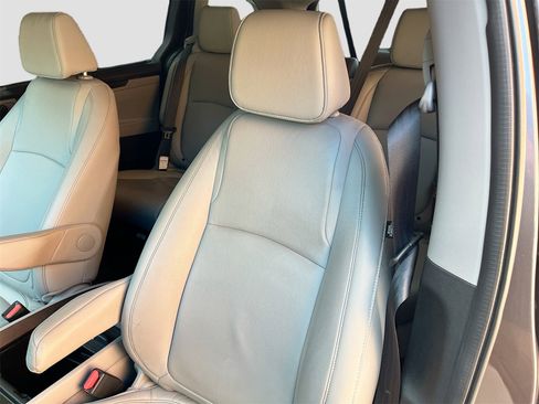 Used 2023 Honda Odyssey Touring image 19