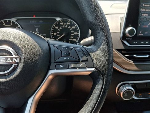 Used 2024 Nissan Altima 2.5 SV FWD image 23