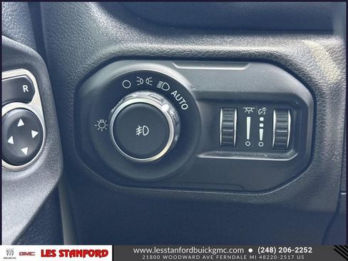 Used 2019 Jeep Wrangler Unlimited Sahara AWD/4WD image 27