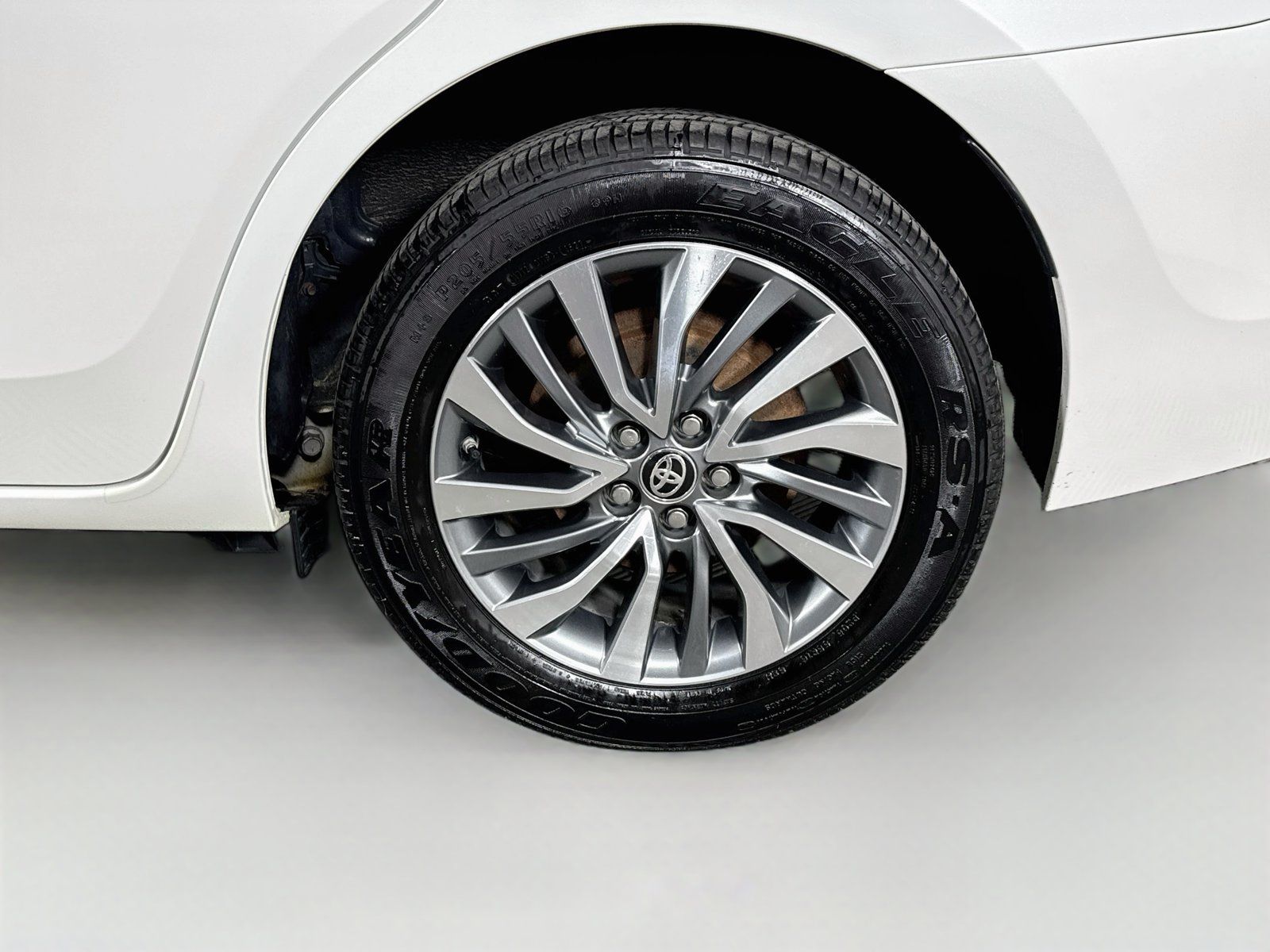Used 2019 Toyota Corolla XLE w/ Carpet Mat Package (TMS) FWD image 31