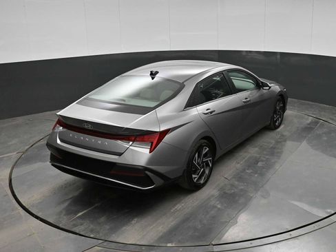 Used 2025 Hyundai Elantra SEL image 28