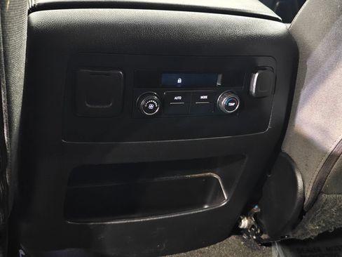 Used 2018 GMC Yukon SLE w/ SLE Value Package AWD/4WD image 30