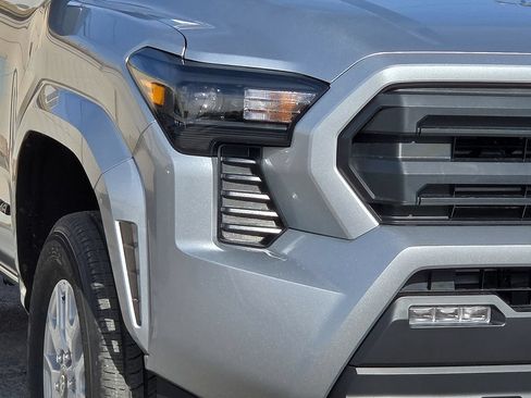 Used 2026 Toyota Tacoma SR5 AWD/4WD image 9