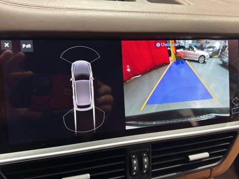 Used 2020 Porsche Cayenne S w/ Premium Package Plus image 26