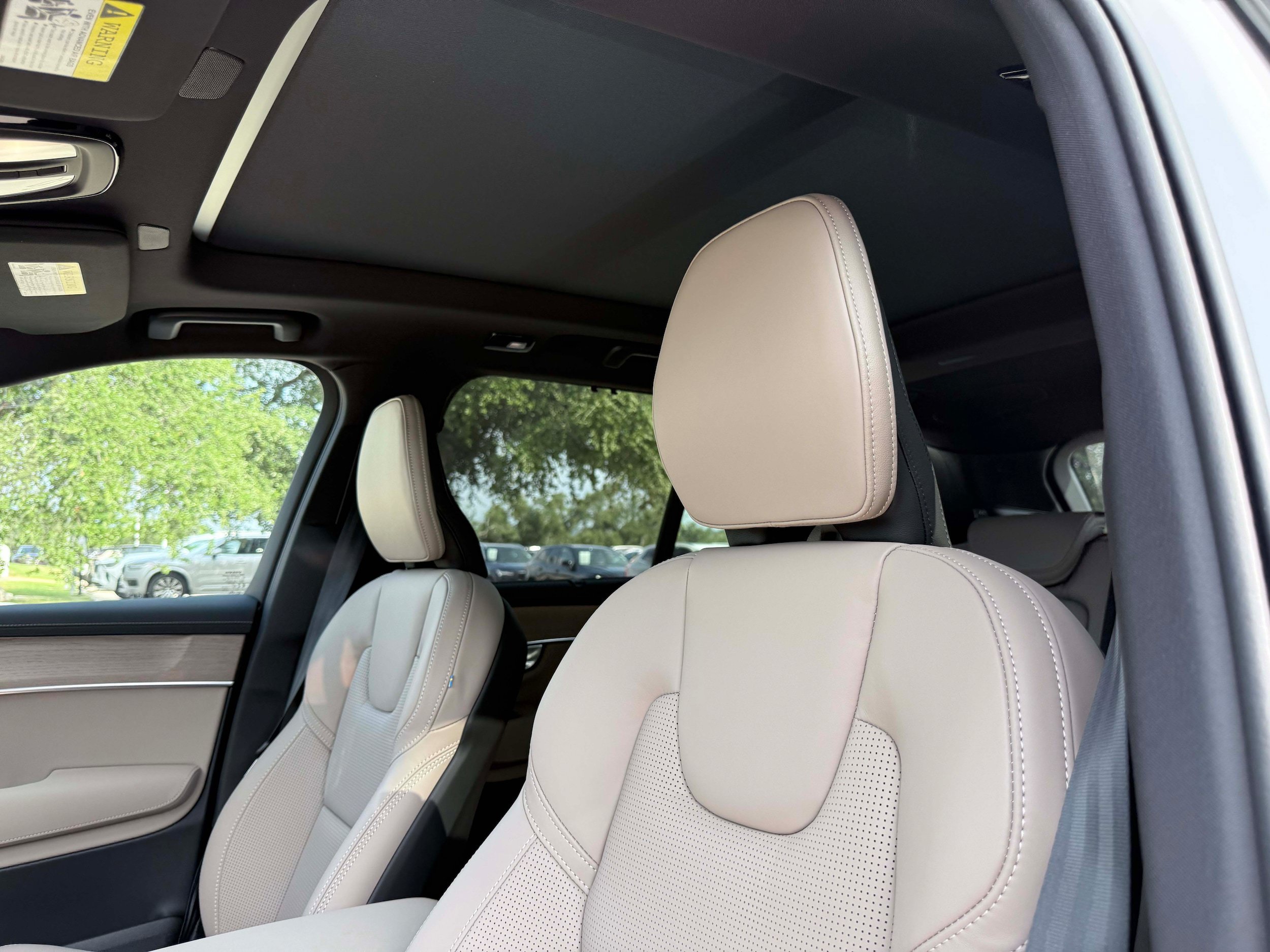 New 2026 Volvo XC90 T8 Ultra w/ Protection Package Premier AWD/4WD image 14