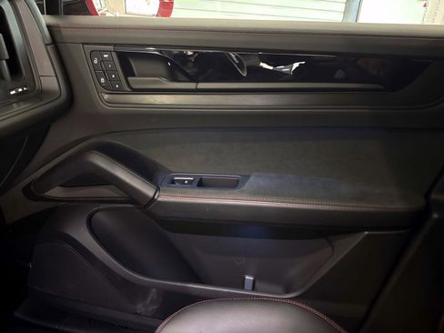 Certified 2025 Porsche Cayenne GTS AWD/4WD image 24