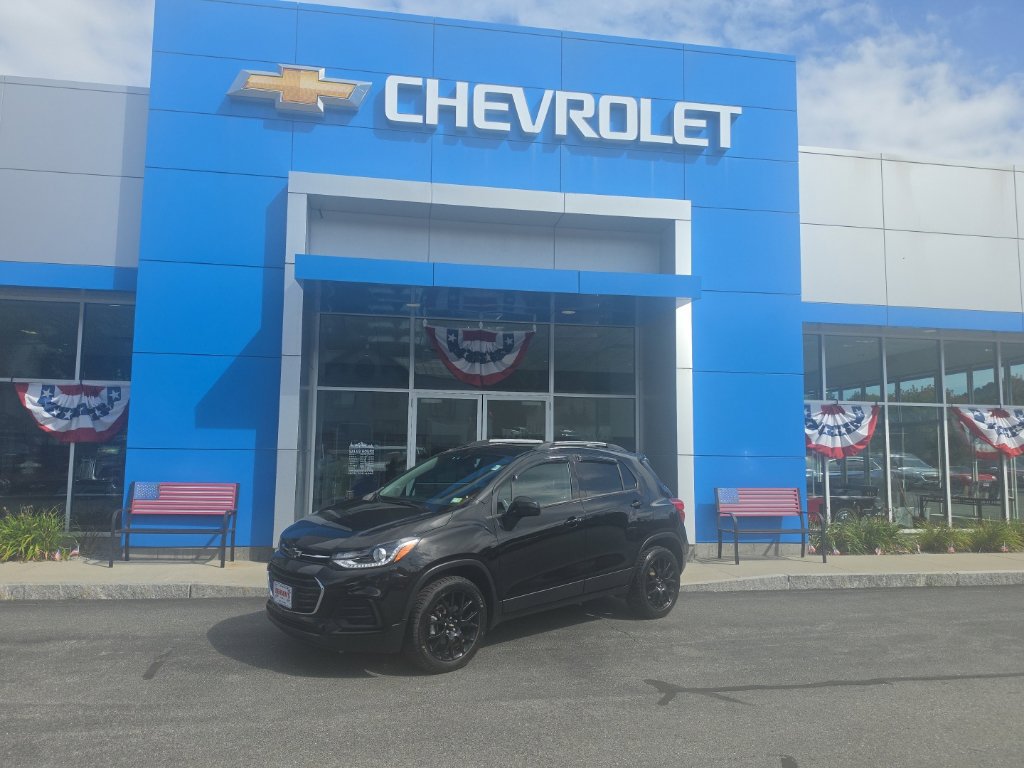 Used 2022 Chevrolet Trax LT w/ Premium Seat Package AWD/4WD image 1