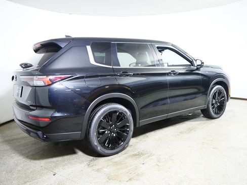 New 2026 Mitsubishi Outlander LE AWD/4WD image 2