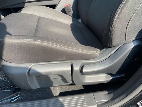Used 2023 Nissan Rogue S AWD/4WD image 22