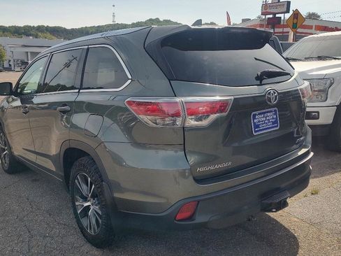 Used 2016 Toyota Highlander XLE w/ Four Season Floor Mat Package AWD/4WD image 22