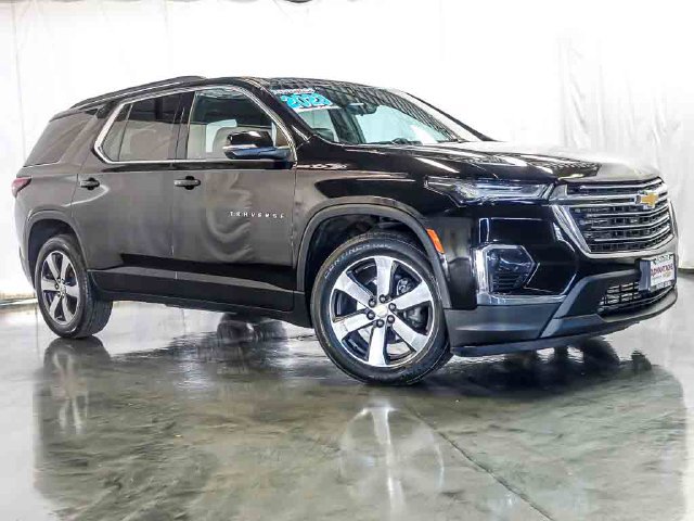 Certified 2023 Chevrolet Traverse LT w/ LT Premium Package AWD/4WD image 2