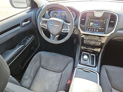 Used 2023 Chrysler 300 Touring w/ Sport Appearance Package image 10