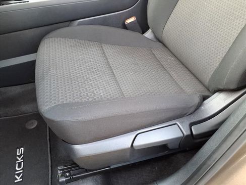 Used 2025 Nissan Kicks S image 17