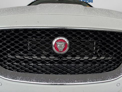 Used 2017 Jaguar XJ R-Sport image 12