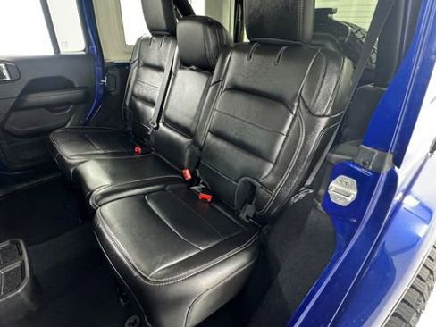 Used 2019 Jeep Wrangler Unlimited Sahara AWD/4WD image 12