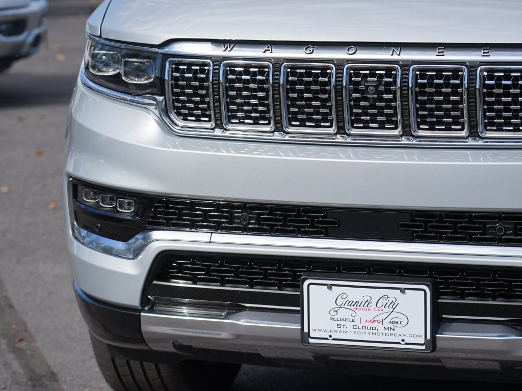 Used 2023 Jeep Grand Wagoneer Series III AWD/4WD image 9