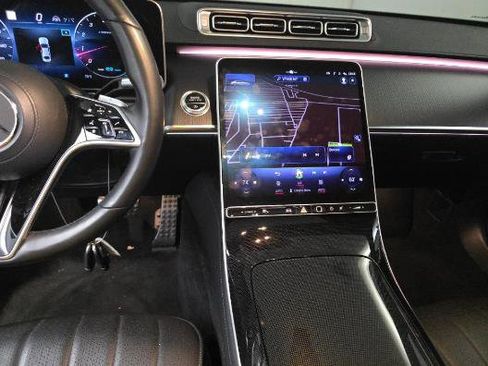 Used 2022 Mercedes-Benz S 500 4MATIC w/ AMG Line Package image 10