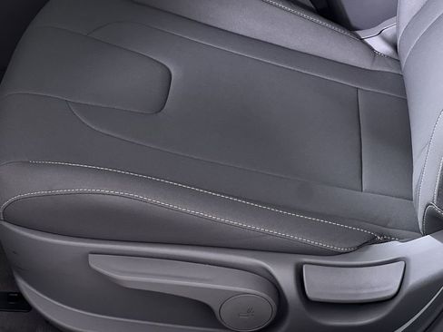 New 2025 Hyundai Elantra Sport image 12