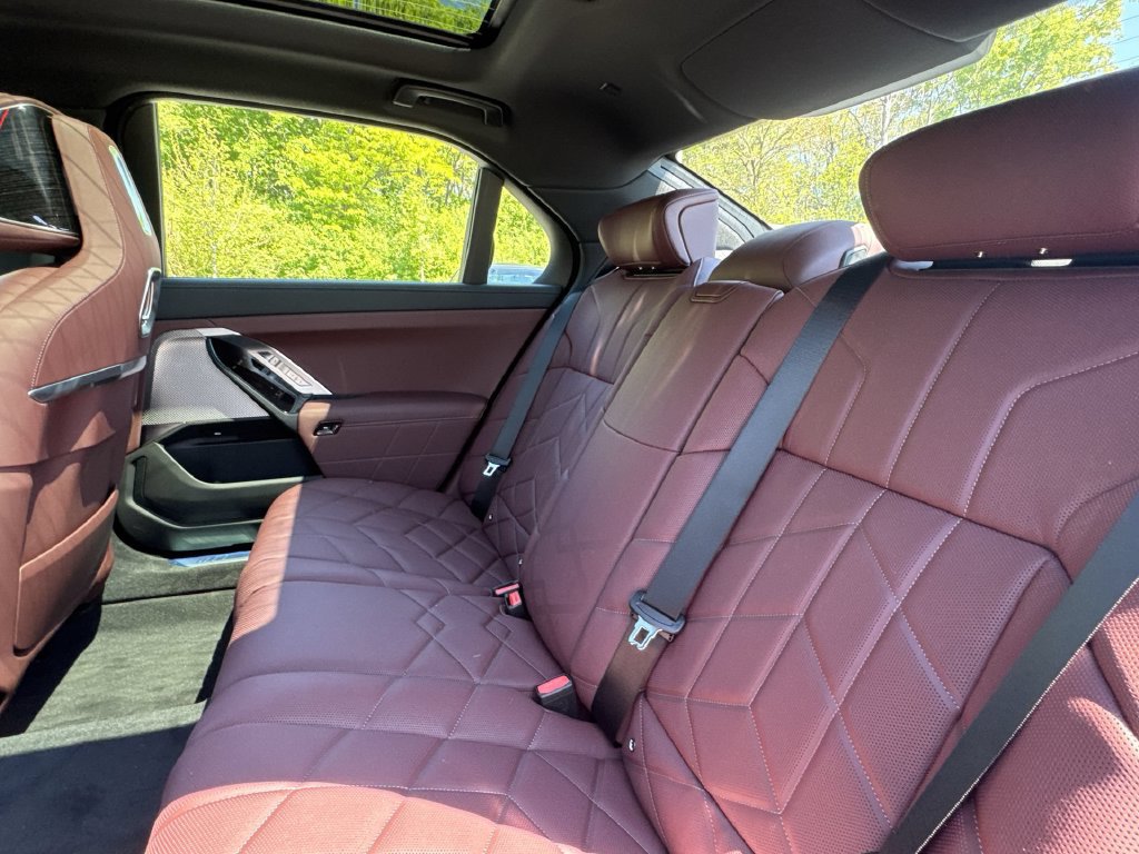 Used 2026 BMW 740i xDrive w/ Luxury Rear Seating Package AWD/4WD image 25