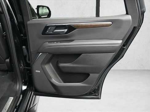 Used 2025 Chevrolet Tahoe High Country AWD/4WD image 24