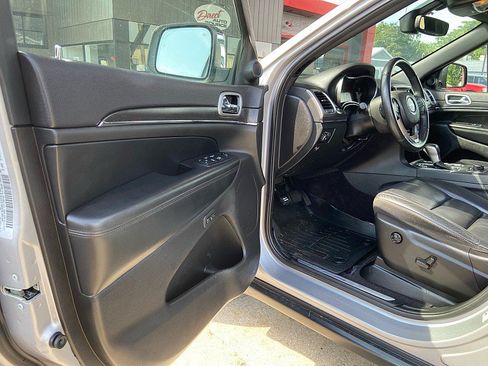 Used 2018 Jeep Grand Cherokee Limited AWD/4WD image 10