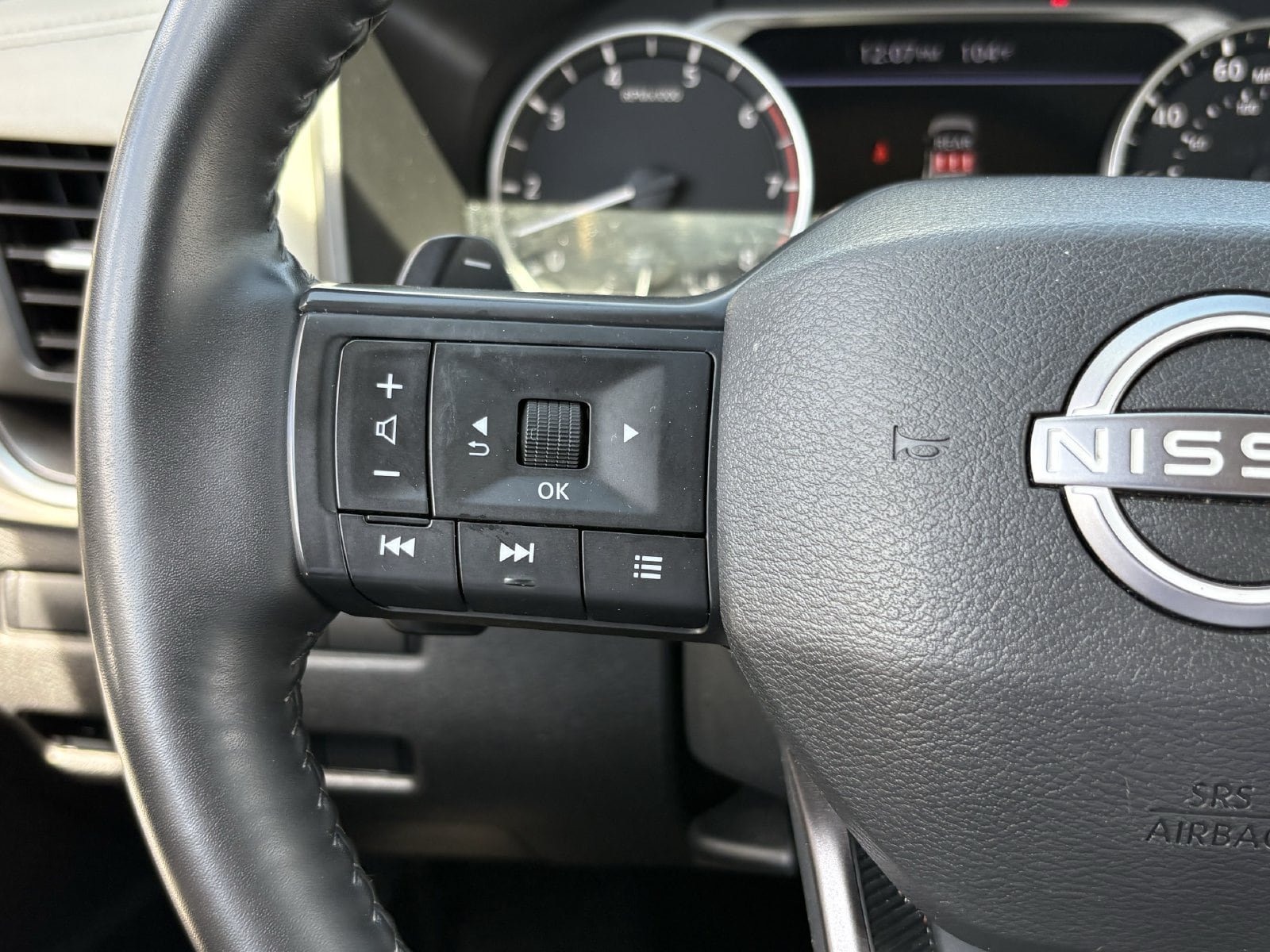Used 2025 Nissan Rogue SV AWD/4WD image 37