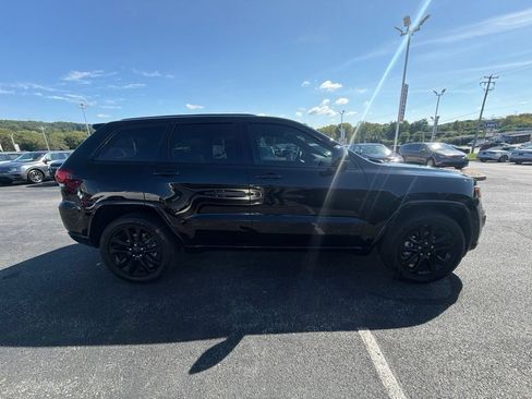 Used 2018 Jeep Grand Cherokee Altitude RWD image 7