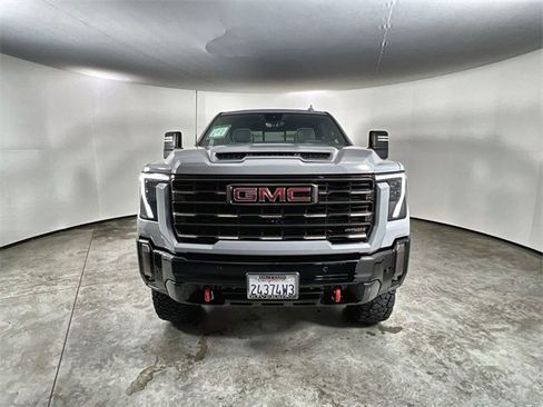 Used 2024 GMC Sierra 2500 AT4X image 3
