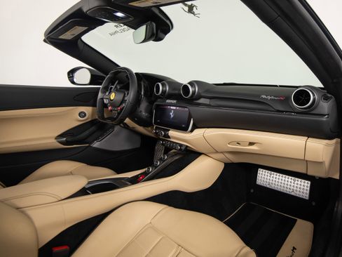 Certified 2022 Ferrari Portofino M image 17