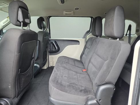 Used 2019 Dodge Grand Caravan SE FWD image 13