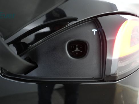 Used 2022 Tesla Model S image 10