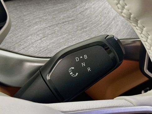 Used 2025 Volkswagen ID. Buzz 1st Edition AWD/4WD image 21