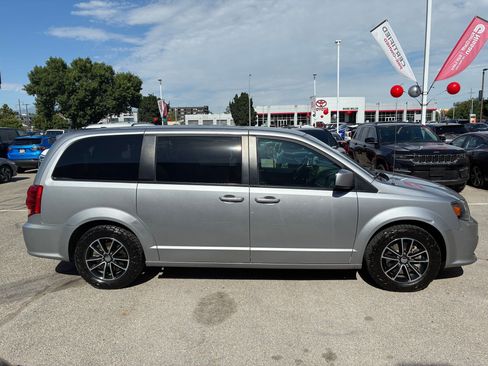 Used 2019 Dodge Grand Caravan GT FWD image 2