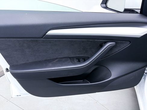 Used 2023 Tesla Model 3 Standard Range image 16
