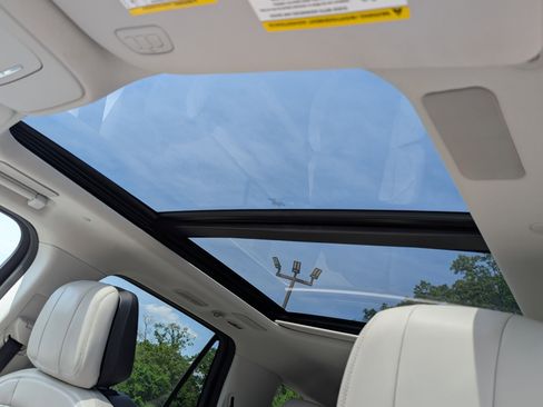 Used 2025 Lincoln Navigator Reserve AWD/4WD image 15