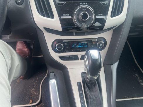 Used 2014 Ford Focus Titanium FWD image 9