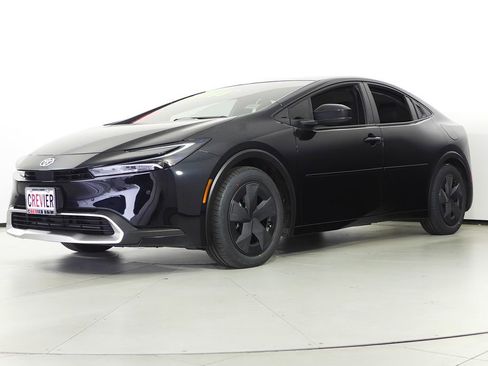 Used 2024 Toyota Prius Prime SE image 2