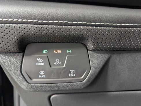 Used 2025 Volkswagen Atlas SE FWD image 13